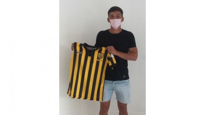 Seis juveniles firmaron su primer contrato con Santamarina
